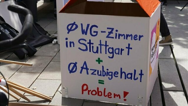 Schild: WG-Zimmer in Stuttgart + Azubigehalt = Problem